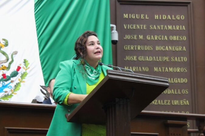 La despenalización y legalización del aborto son una deuda de la democracia: Gabriela Cázares