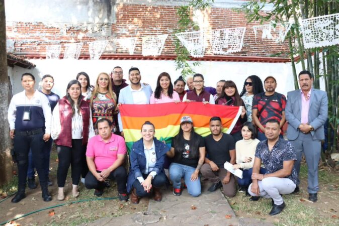 Reconoce Sedebi a promotores de la diversidad sexual en Ziracuaretiro