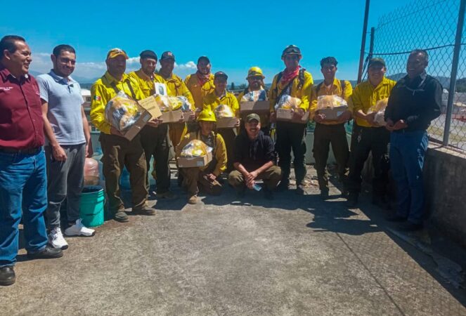 Entregan equipo de protección a personal de la Brigada Fénix