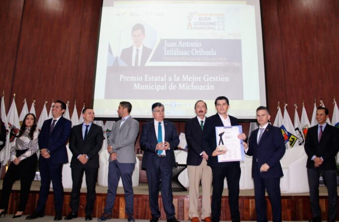 Recibe Toño Ixtláhuac Premio a la Mejor Gestión Integral Municipal del Estado