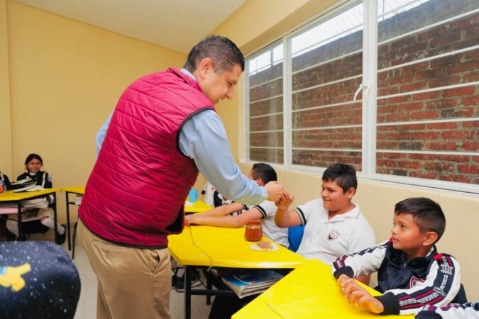 Invertir en educación es apostar por el presente y el futuro: Nacho Campos