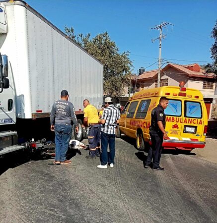 Joven pareja muere al chocar su moto contra un camión volteo en la carretera Zamora-La Barca