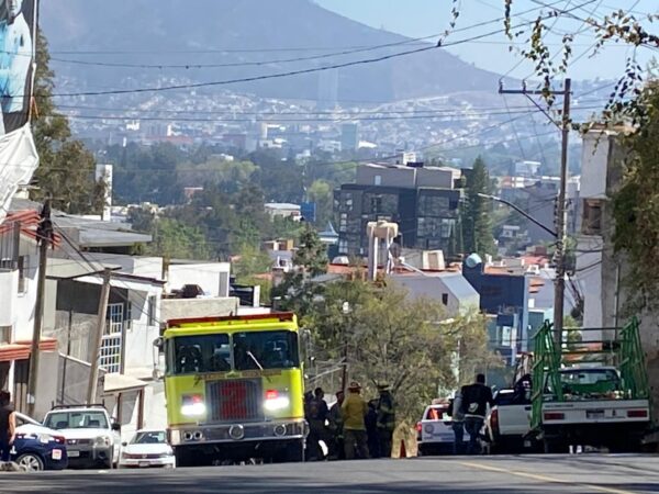 Trabajador recibe una #DescargaEléctrica en una construcción