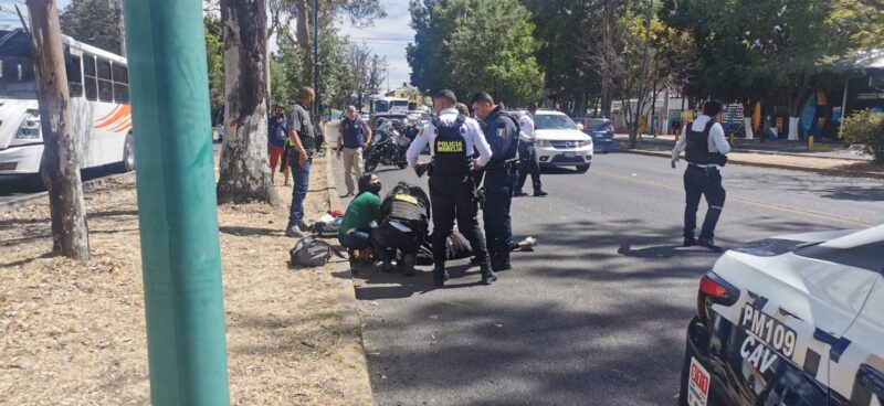 #Motociclista resulta #lesionado al #chocar contra un árbol en la avenida Madero Poniente