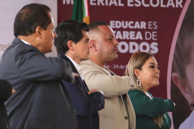 Recibe Zitácuaro, mobiliario e insumos para escuelas de nivel básico