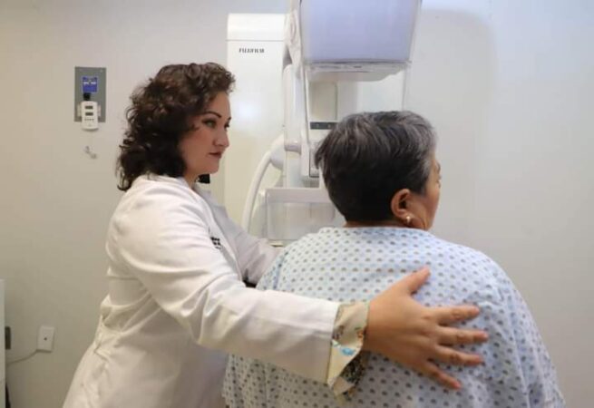 Tienen mujeres tratamiento gratuito para cáncer de mama y de cuello uterino