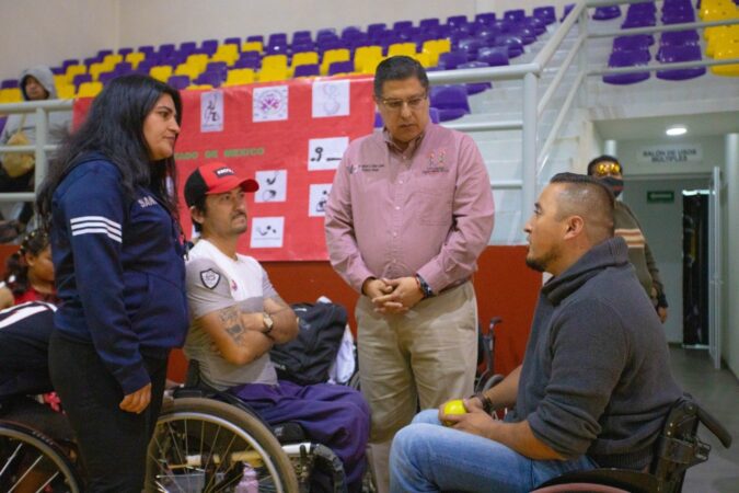 Atleta uruapense promoverá el tiro con arco en silla de ruedas