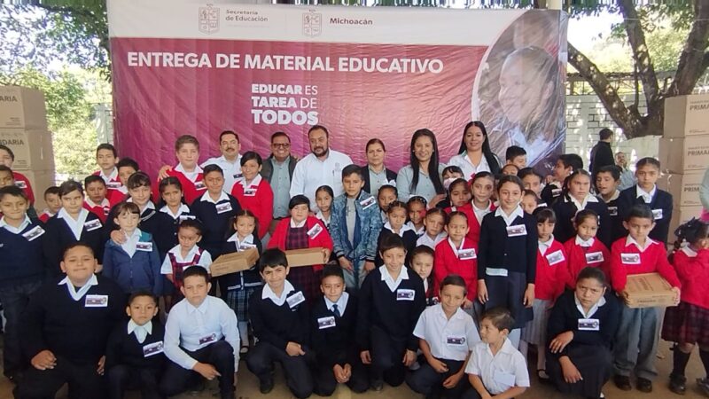 Entrega #SEE material escolar a 19 planteles de #Peribán