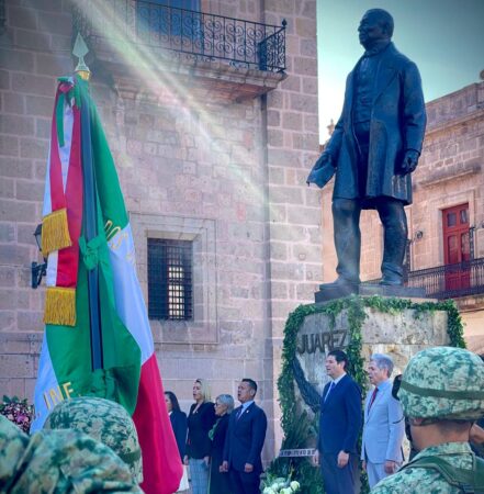 Encabeza Torres Piña conmemoración del Natalicio de Benito Juárez