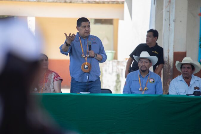 En Caltzontzin, Nacho Campos refrenda su compromiso con las comunidades