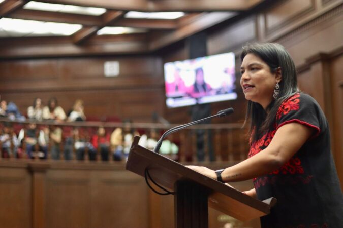 Propone Erendira Isauro eliminación de materiales educativos que hacen apología de la violencia de género