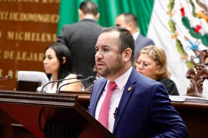 Impulsa Reyes Galindo iniciativa para que las y los estudiantes tengan mayor acceso al uso de tecnologías educativas en Michoacán