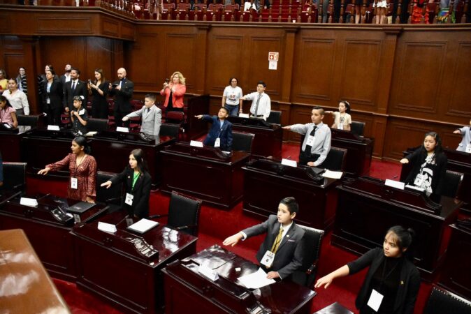 Niñas y niños michoacanos alzan la voz por sus derechos en Parlamento Infantil 2023