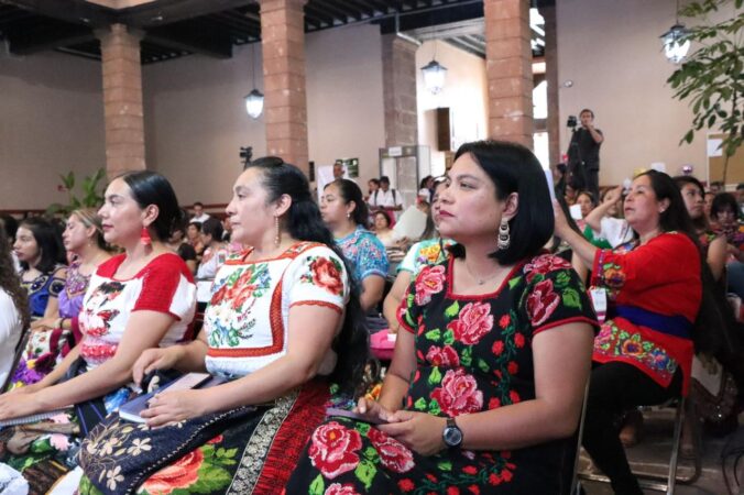 Llama Eréndira Isauro a mujeres indígenas a la unidad