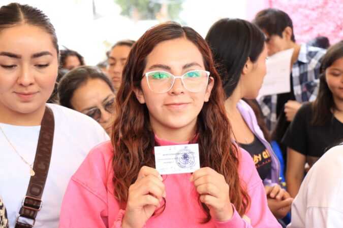 Apoya gobierno de Toño Ixtláhuac con descuentos en transporte a 300 estudiantes foráneos