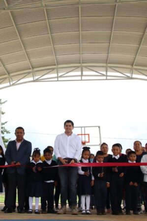 Anuncia Toño Ixtláhuac próxima inauguración del primer Centro Acuático en Zitácuaro