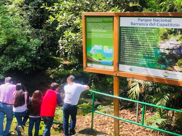 Turistas disfrutan belleza del Parque Nacional