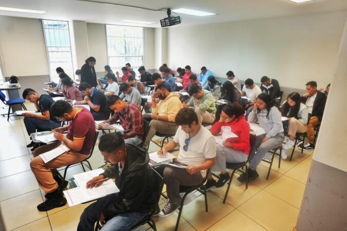 Evalúa Ceneval a 654 estudiantes de la UMSNH con Examen General de Egreso