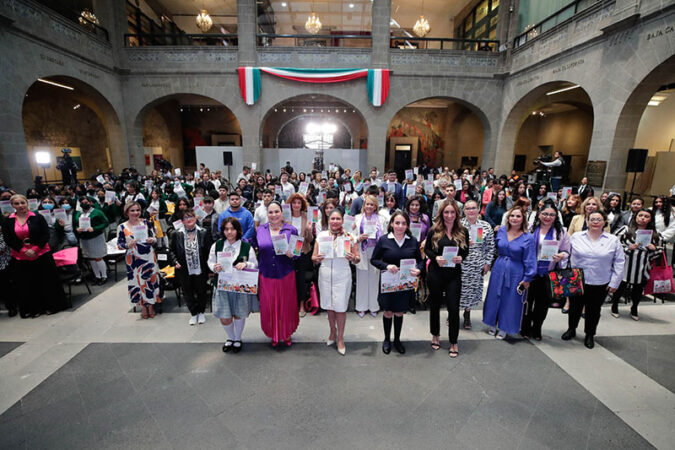 Presentan el Senado documento para visibilizar y respetar derechos humanos de mujeres y niñas