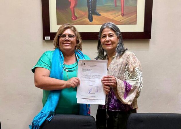 Entrega Mayela Salas, informe de Actividades Legislativas