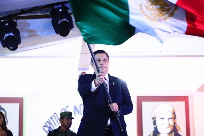 Nacho Campos encabeza ceremonia del Grito de Independencia