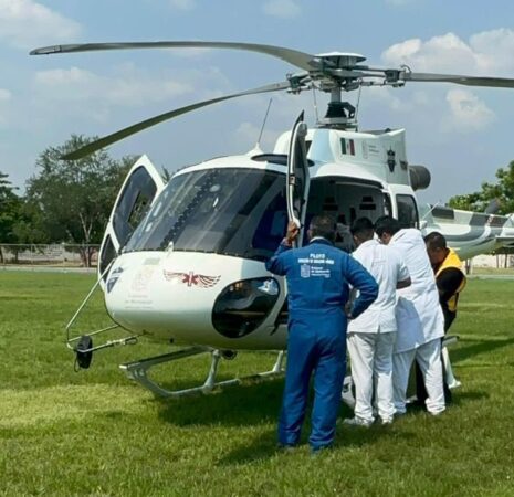 De Múgica a Morelia, helicóptero de SSP traslada a adulto mayor a Hospital Civil