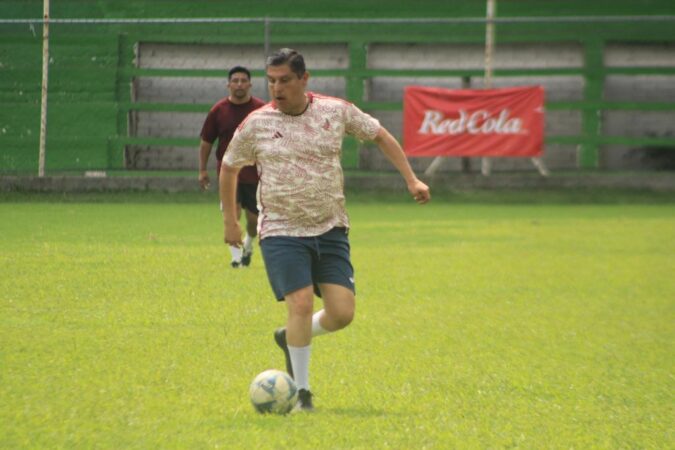 Nacho Campos y exaguacateros sostienen partido amistoso