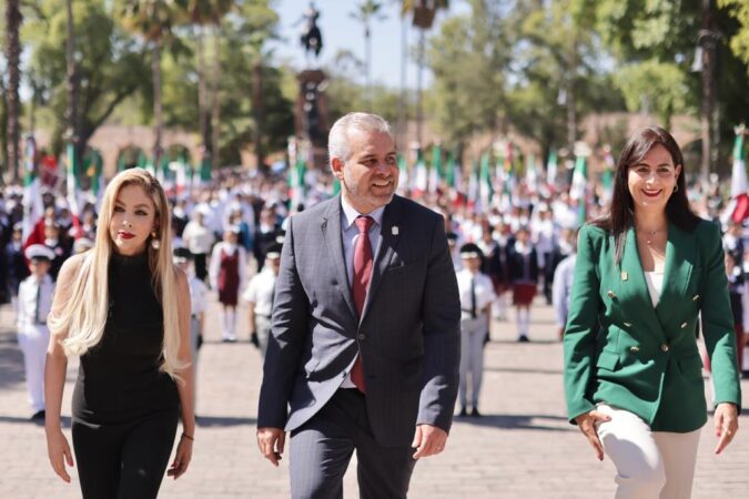 Bedolla y SEE fomentan en estudiantes valores cívicos