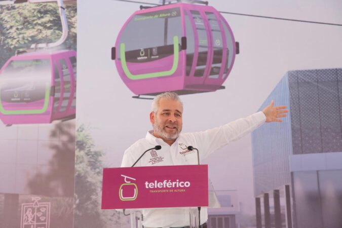 Tarifa del teleférico, igual que el transporte público: Bedolla