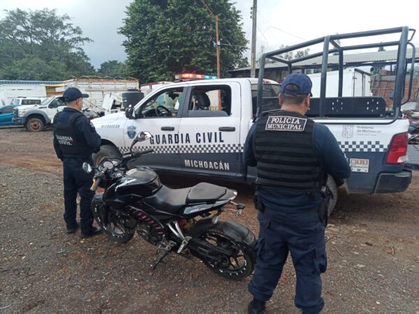 En #Uruapan, #SSP asegura #droga y dos #motocicletas; hay tres #detenidos