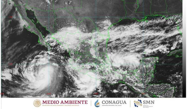 Este mediodía, el centro de Max tocó tierra en Petatlán, Guerrero