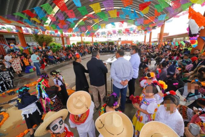 Juan Carlos Barragán reconoce a docentes por fomentar las tradiciones del pueblo de México en la niñez