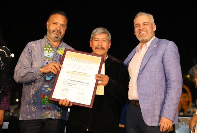 Bedolla premia las “manos mágicas” de los artesanos michoacanos