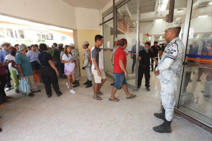 Guardia Nacional brinda seguridad en reapertura de supermercados en Acapulco