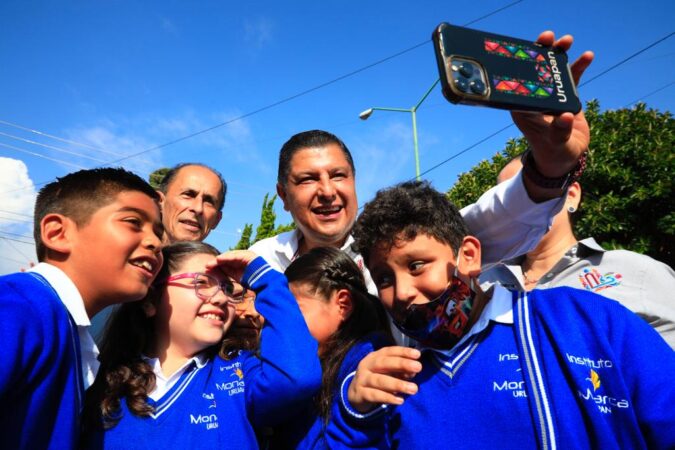 Entrega Nacho Campos vialidades y espacios educativos por 7.5 mdp