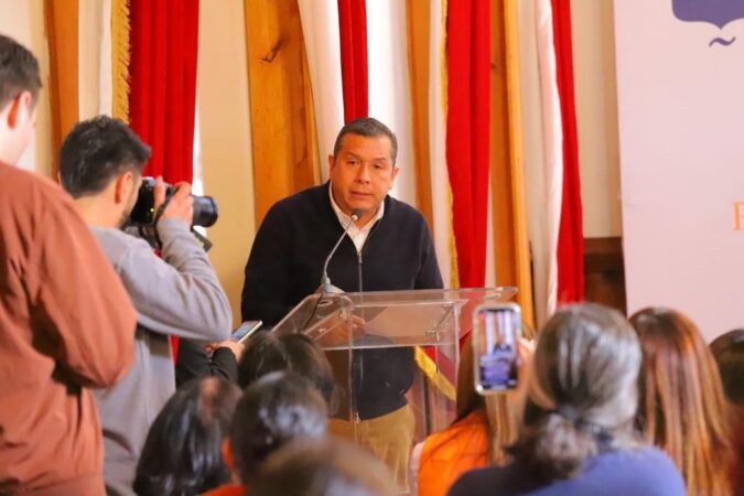 Juan Carlos Barragán apoya instalación de Buzón Naranja en el Congreso del Estado