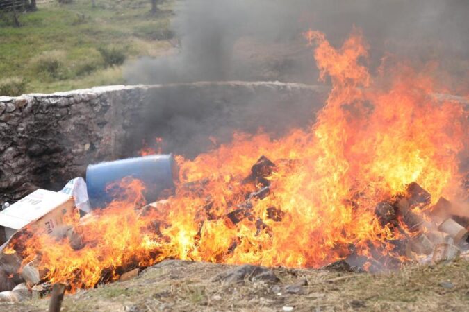 Incineran en Michoacán más de una tonelada de drogas