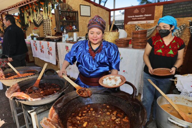 Se deleitaron 38 mil personas con platillos de cocineras tradicionales