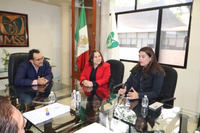 Firma IMSS Michoacán escritura de terreno para hospital en Morelia