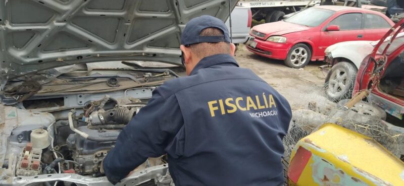 Cumplimenta FGE orden de cateo en un taller mecánico; se aseguraron dos vehículos con alteraciones en sus medios de identificación