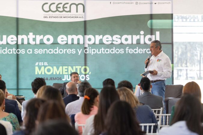 Coinciden Morón y CCEEM en necesidad de cambiar modelo económico de México