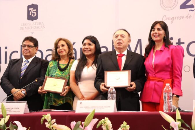 Otorga 75 Legislatura Medalla Michoacán al Mérito Docente 2024, a maestra de educación especial y a la Preparatoria Taximaroa