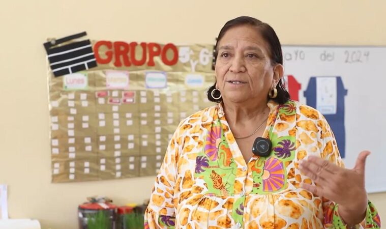 Con 50 años de labor en aulas, Lupita es un ejemplo este Día del Maestro