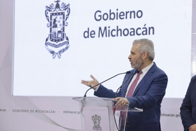 Gobierno de Michoacán, coordinado con autoridades federales para garantizar derechos de migrantes: Bedolla