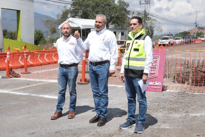 Supervisa Bedolla avance del paso superior vehicular de Villas del Pedregal