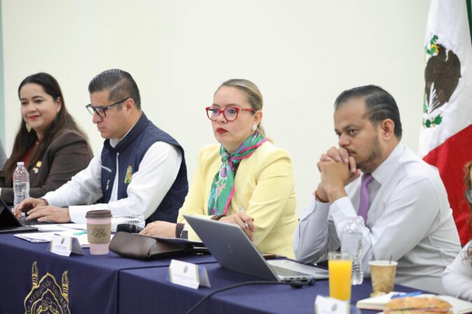 A construir la Universidad del mañana, llama rectora Yarabí Ávila a consejeras y consejeros universitarios alumnos