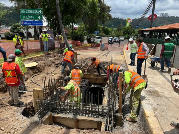 Rehabilita SCOP colector tras socavón en avenida Camelinas de Morelia