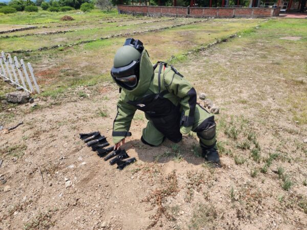 SSP localiza campamento y desactiva 10 artefactos explosivos en Apatzingán