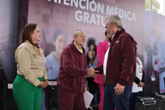 Entrega Bedolla apoyos económicos y médicos del programa Salud en tu Familia