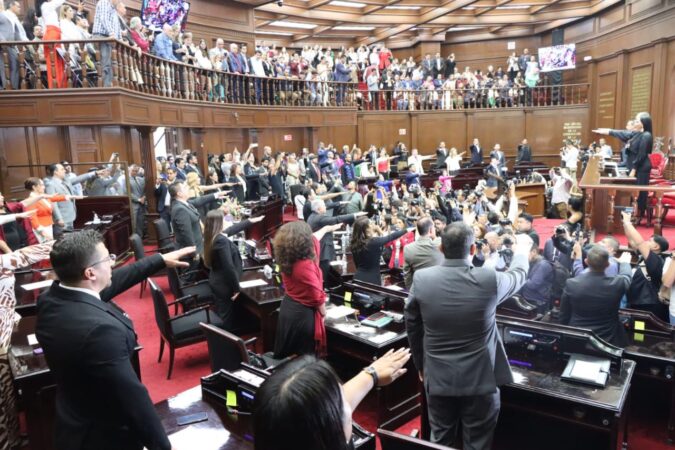 Rinden protesta diputados y diputadas de la 76 Legislatura de Michoacán